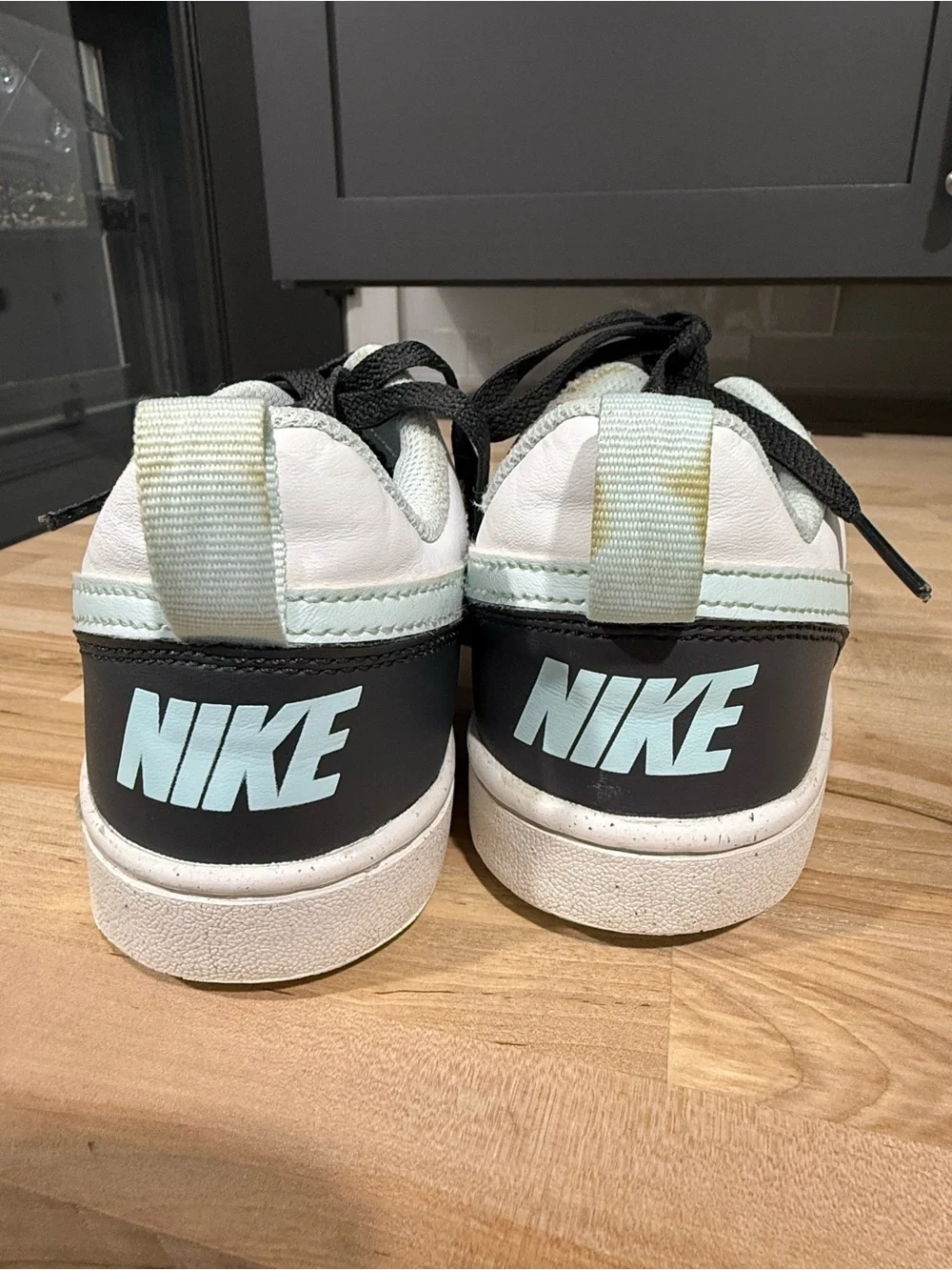 Nike court borough sneaker